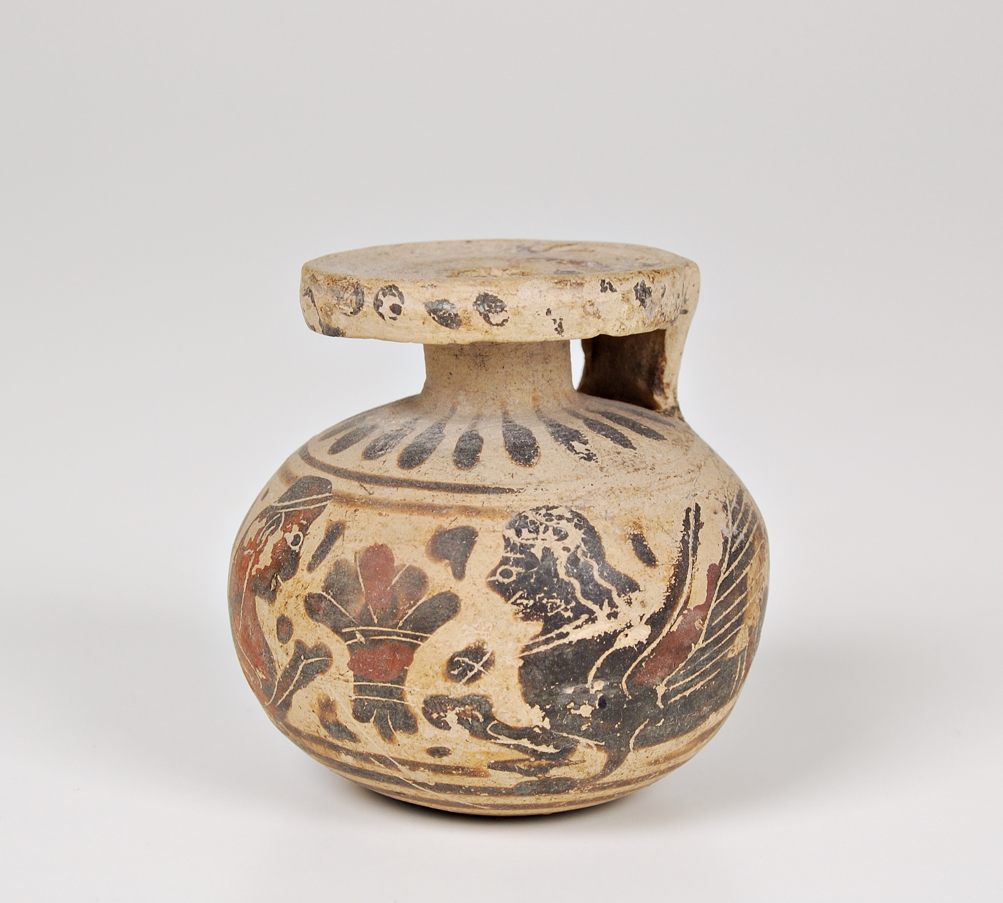 Aryballos globular, Corinthian pottery, terracotta, 600-570 BC.