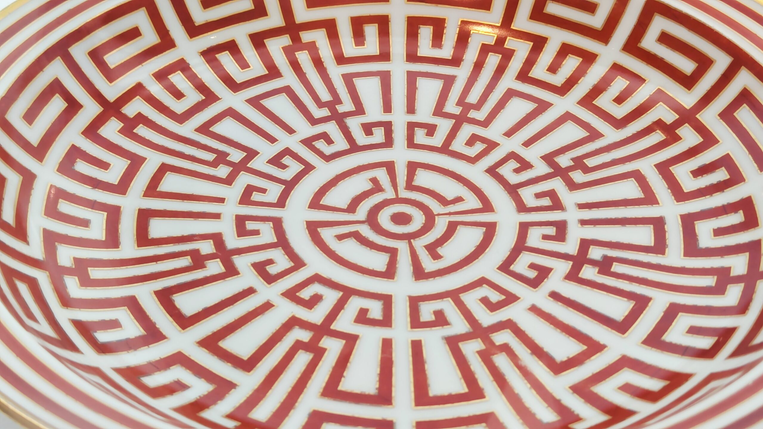 Particolare-Piatto-Gio-Ponti-decorato-con-labirintesca-1926